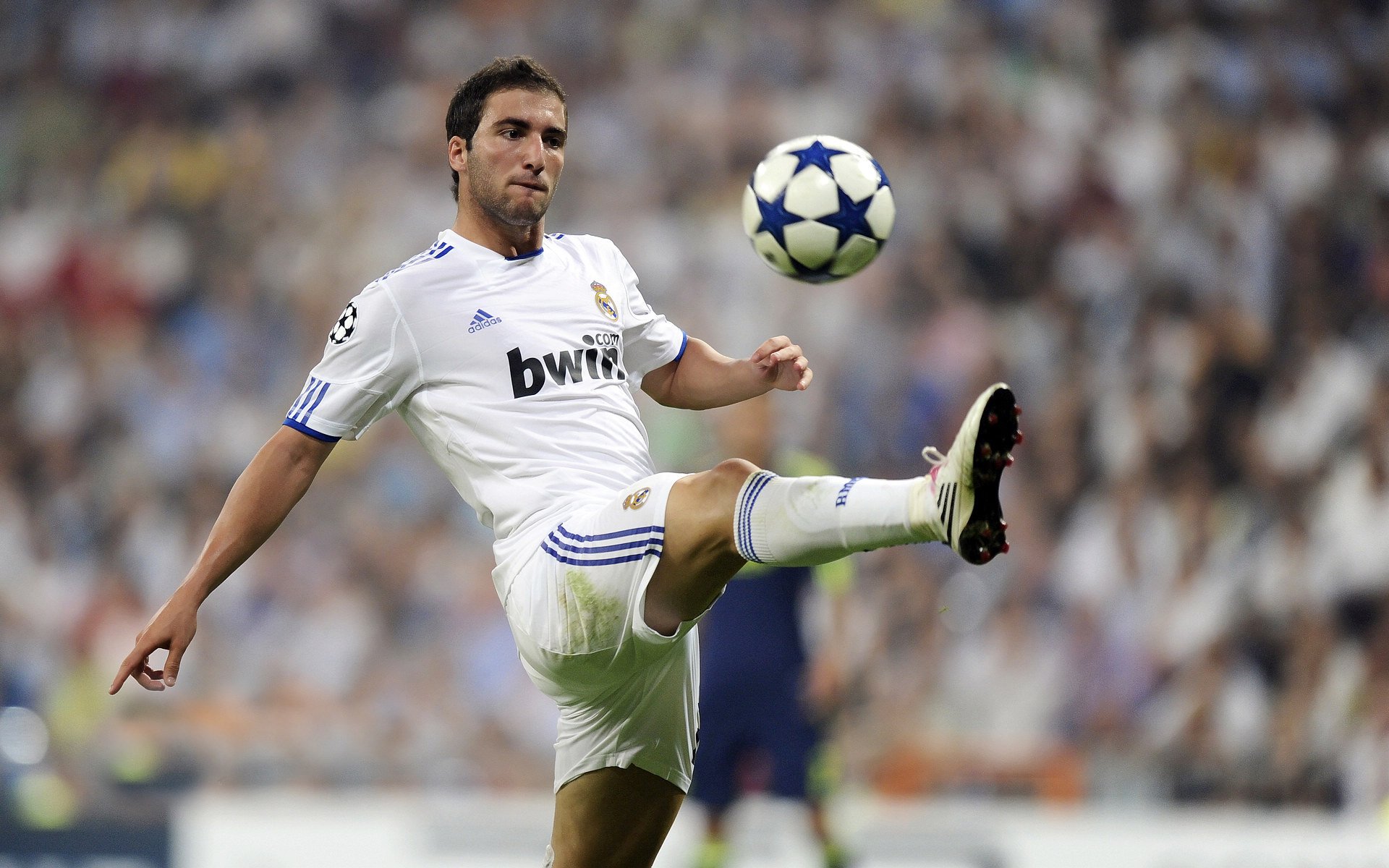 英超裁判使用新技术,提升判罚效率,英超裁判年龄限制